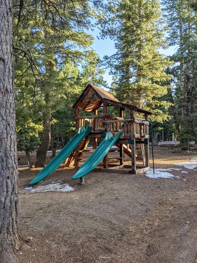 Pinewoods Resort And Rv Park Duck Creek Village Екстериор снимка