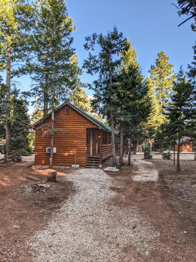 Pinewoods Resort And Rv Park Duck Creek Village Екстериор снимка
