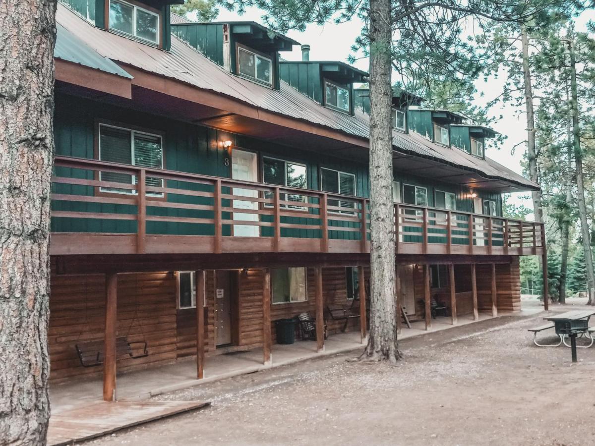 Pinewoods Resort And Rv Park Duck Creek Village Екстериор снимка