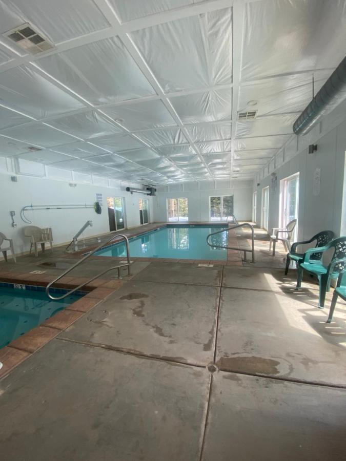 Pinewoods Resort And Rv Park Duck Creek Village Екстериор снимка